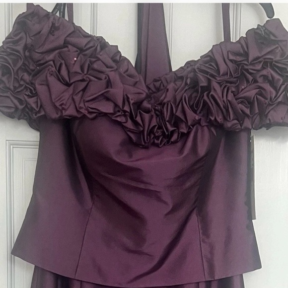 Daymor Couture Elegant Berry Women's Dress size 8 - Picture 3 of 7